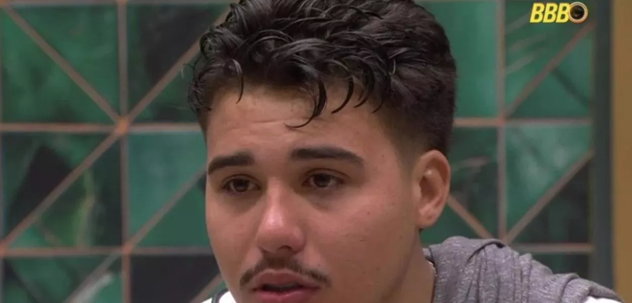 Pedro saiu do BBB neste domingo, após apertar o botão "desistir"