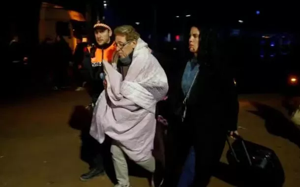 Ministro espanhol classifica como "extremamente estranho" acidente com trens que deixou ao menos 38 mortos