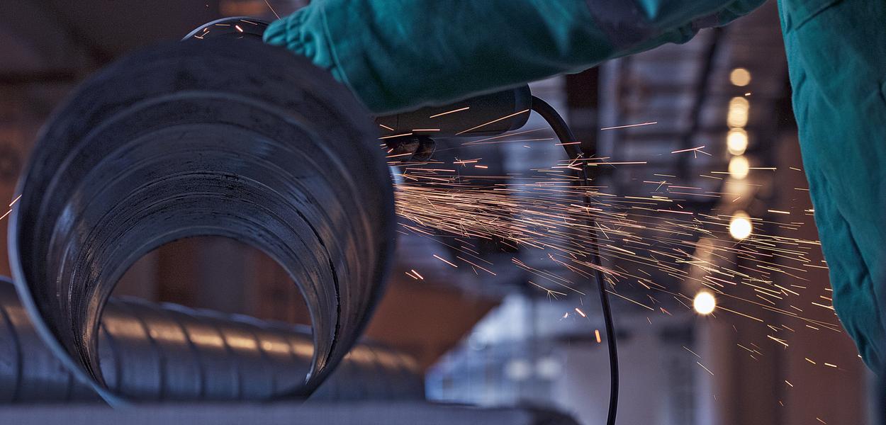 Cover image for Produção industrial surpreende e reforça vigor da economia brasileira