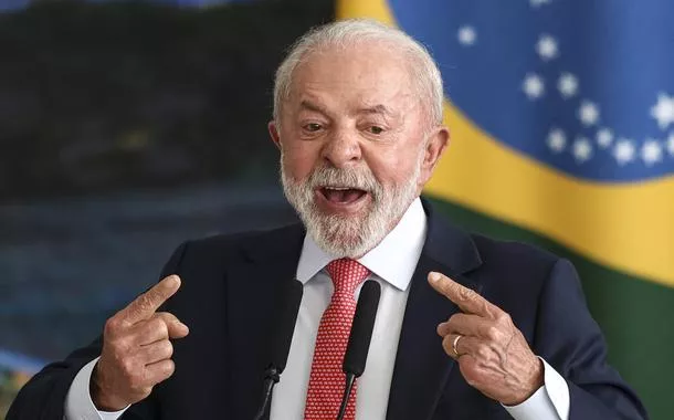 Lula critica Trump e diz que presidente dos EUA "quer governar o mundo" pelas redes sociais
