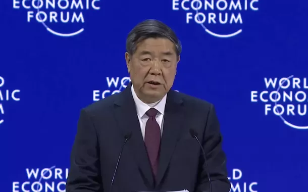 "A China não é só a fábrica do mundo, mas sim um dos maiores mercados – e aberto a todos", diz He Lifeng em Davos