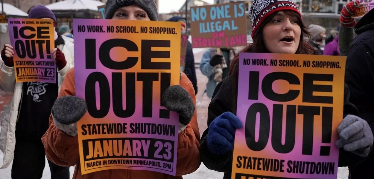 Manifestantes protestam contra o ICE em Minneapolis
20/01/2026
