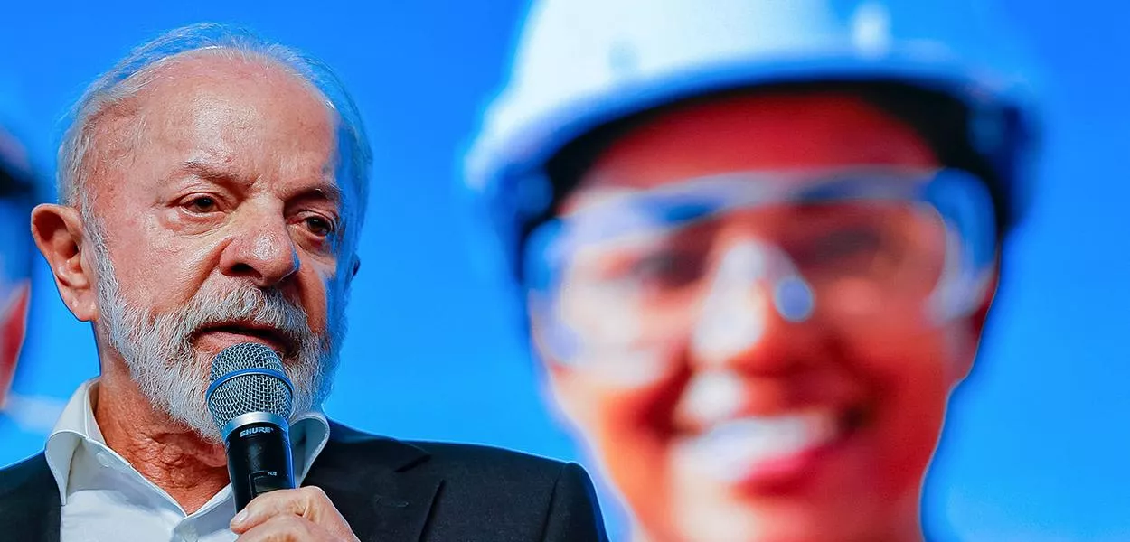 Presidente da República, Luiz Inácio Lula da Silva, durante cerimônia de assinatura de contratos para construção de navios gaseiros, empurradores e barcaças. Rio Grande (RS) - Brasil