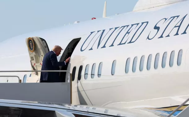 Avião presidencial de Trump apresenta problemas técnicos e dá meia volta antes de seguir para Davos