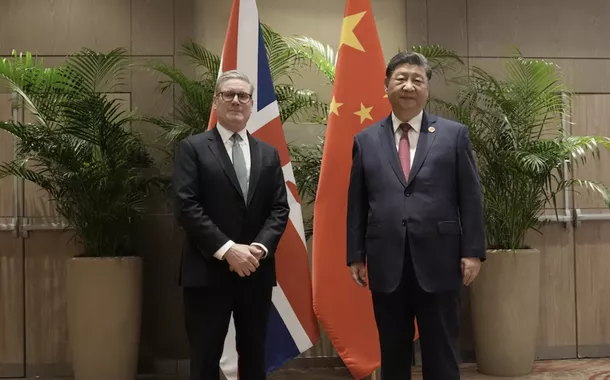 Reino Unido e China planejam retomar diálogo empresarial da “era de ouro” em visita de Keir Starmer a Pequim