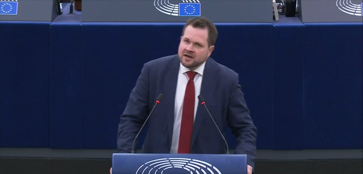   Vá se f **, diz eurodeputado dinamarquês a Trump em debate sobre a Groenlândia