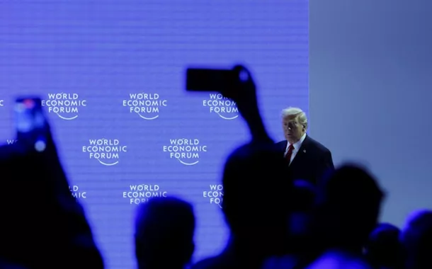 Em Davos, Trump fala em acordo com a Venezuela para "dividir" receitas do petróleo
