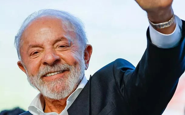 Políticos destacam números da economia e "Brasil em movimento" chega aos principais assuntos nas redes