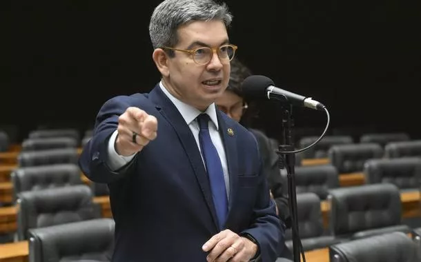 Governo pode recorrer ao STF caso o Congresso derrube o veto ao PL da dosimetria, diz Randolfe