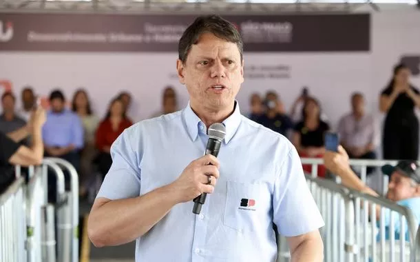 Tarcísio retoma aproximação com Bolsonaro e agenda visita após recuo
