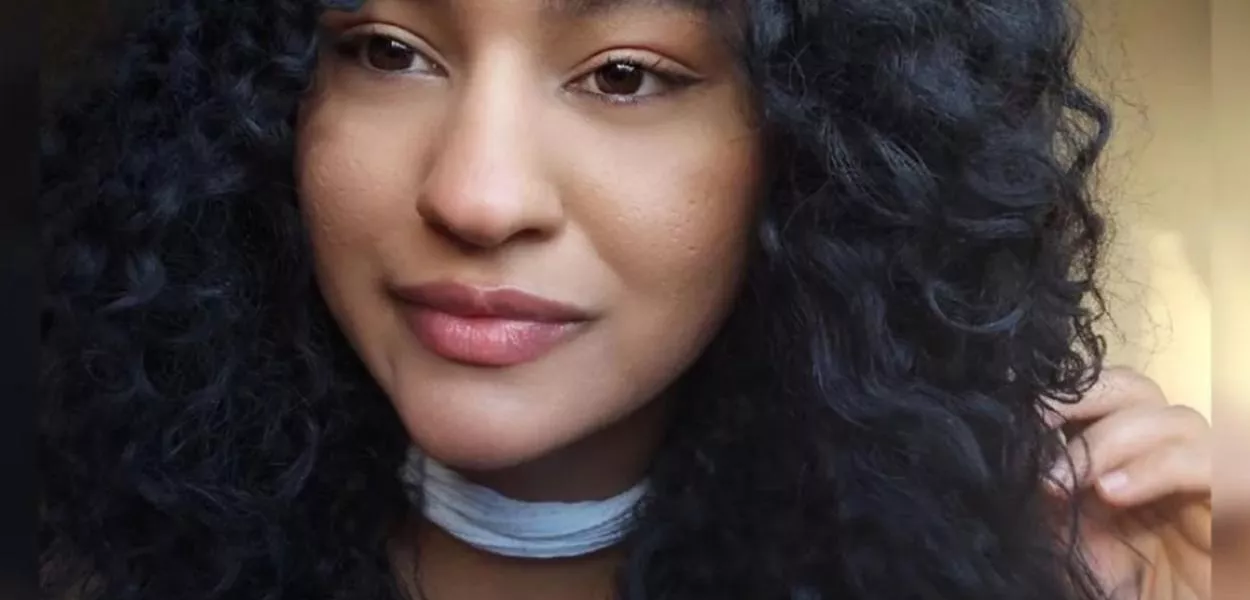 Marcela Camilly Alves da Silva (foto em destaque), de 22 anos, “parecia ter prazer” ao assistir aos crimes.