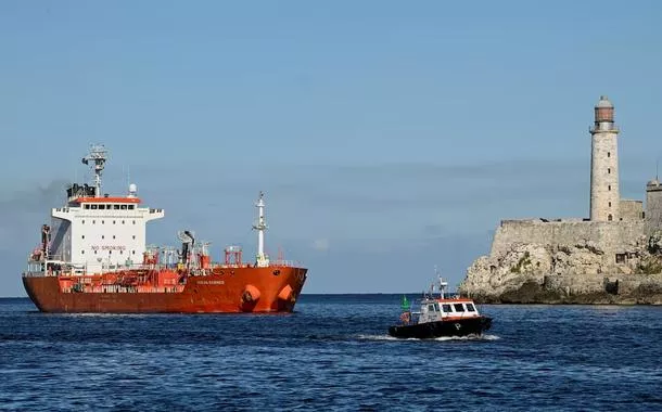 México avalia suspender envio de petróleo a Cuba sob temor de retaliação de Trump, dizem fontes