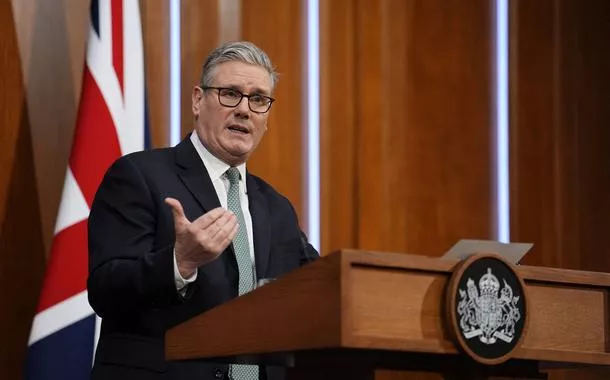 Pressão interna cresce e Starmer pode renunciar já na próxima semana, diz Bloomberg