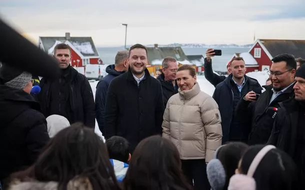 Primeira-ministra da Dinamarca vai à Groenlândia diante de ameaças de Trump ao território