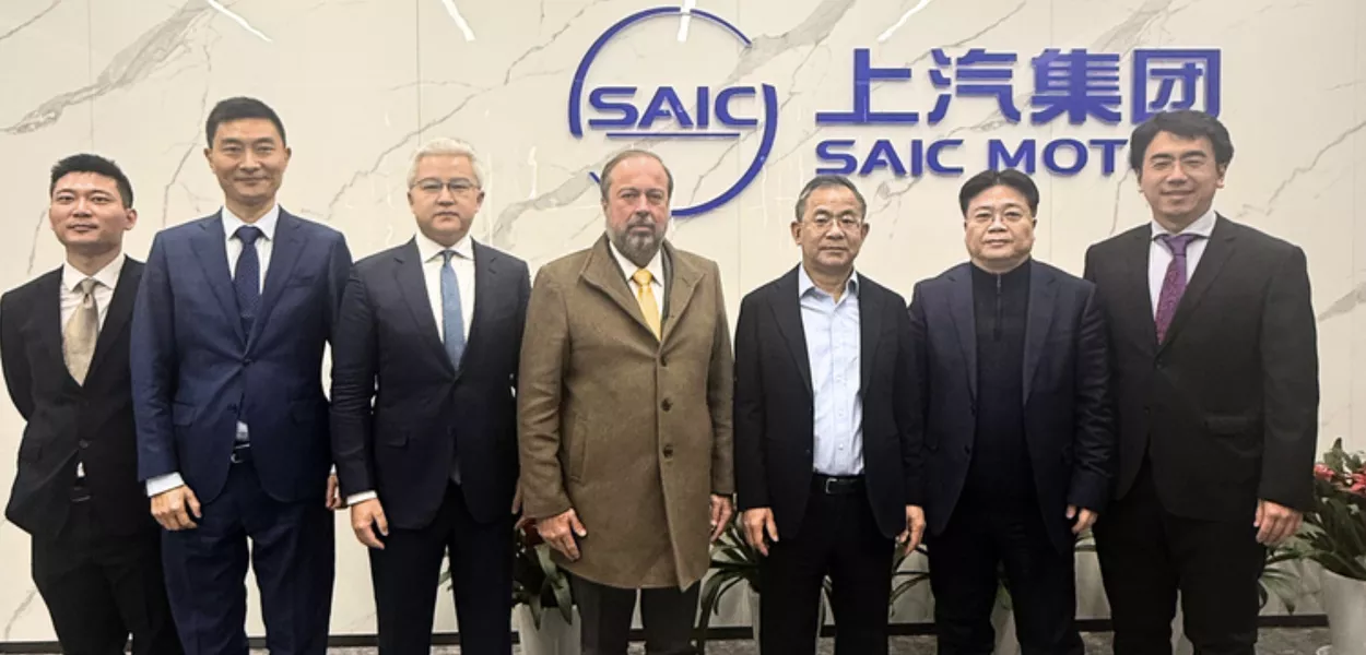 Alexandre Silveira se reúne com executivos da SAIC