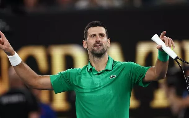 Adversário desiste e Djokovic avança para as quartas na Austrália sem entrar em quadra