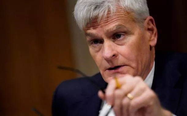 Senador republicano pede investigação após tiroteio e diverge de Trump