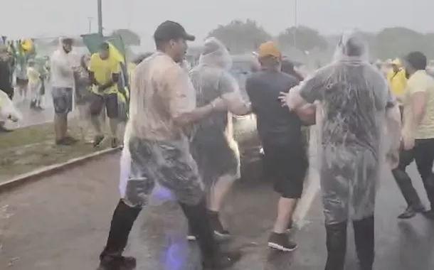 Raio atinge ato de Nikolas Ferreira e deixa feridos em Brasília