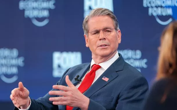 Secretário do Tesouro dos EUA volta a ameaçar Canadá com tarifa de 100%