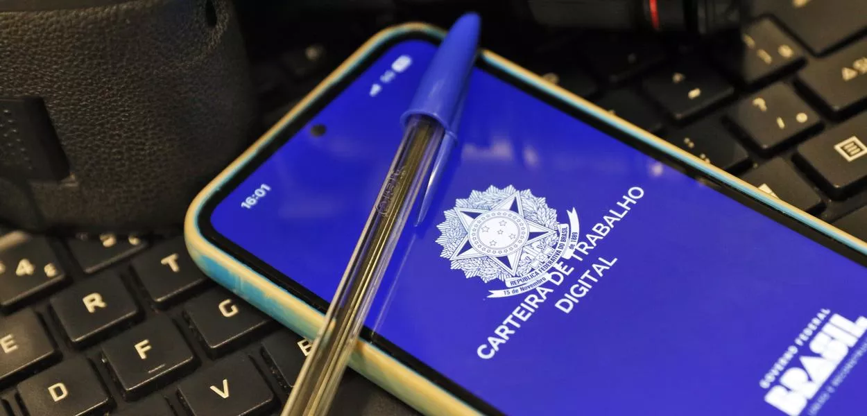 Celular com Carteira de Trabalho Digital 
