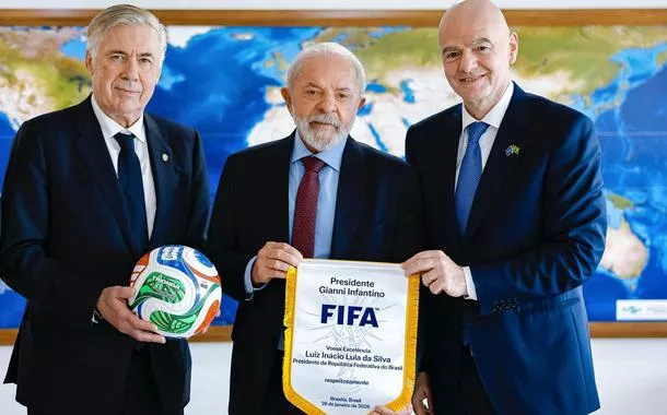 Após encontro em Brasília, Lula brinca e pede Ancelotti no comando do Corinthians (vídeo)