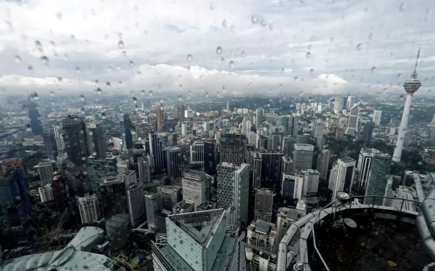 Malásia implementa faixas inteligentes e reduz acidentes nas estradas em até 74%