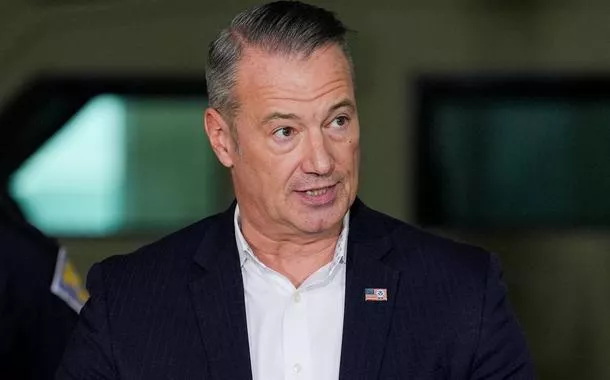 Juiz dos EUA ameaça chefe interino do ICE com prisão por desacato e ordena comparecimento ao tribunal