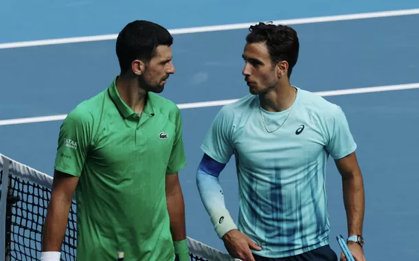 Djokovic perdia por 2 a 0, mas vai à semifinal do Australian Open 2026 após desistência de Musetti