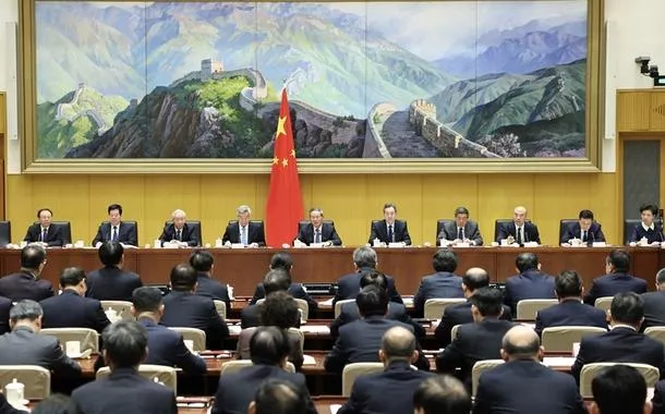 Premiê chinês pede combate à corrupção no trabalho do governo