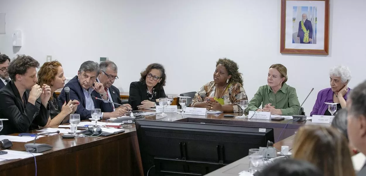 A iniciativa teve como objetivo promover diálogo direto sobre educação, democracia e enfrentamento às manifestações de ódio