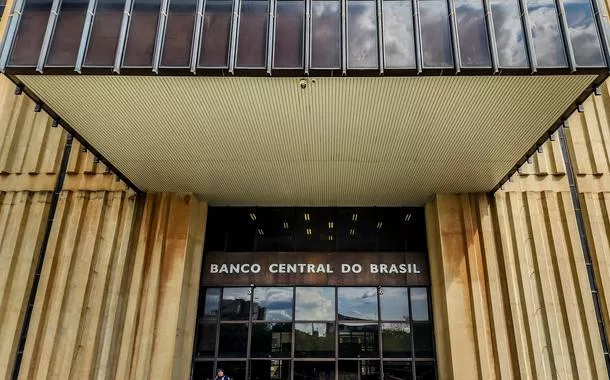 Juro real no Brasil atinge maior nível em 20 anos com Selic a 15%