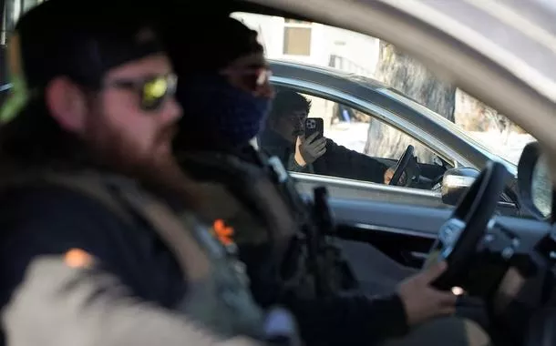 Após assassinato de civis, política de recrutamento do ICE vira alvo de críticas nos EUA