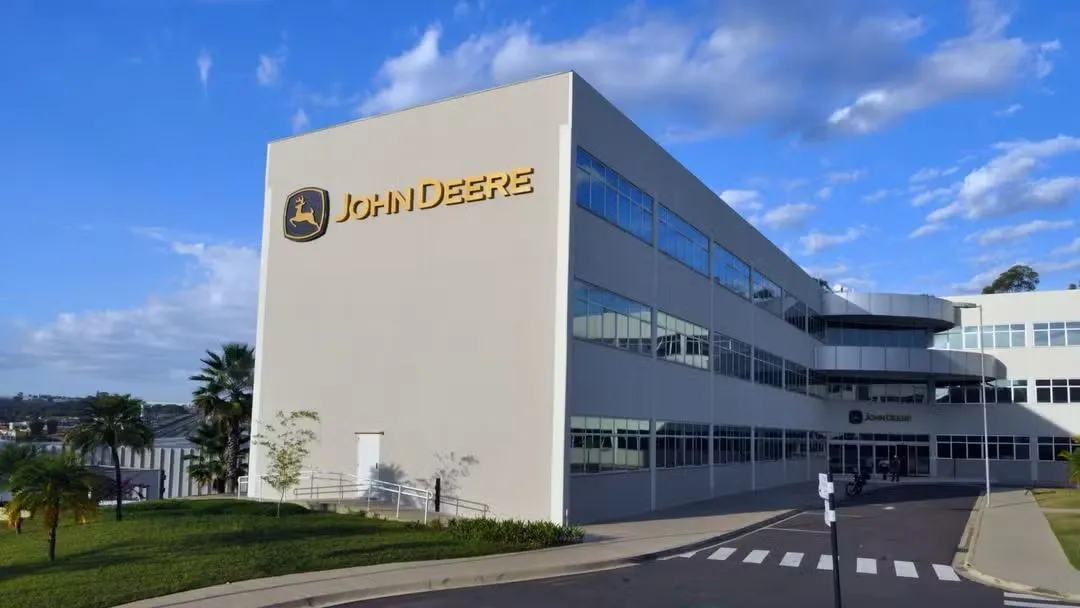 John Deere abre fábrica em Canoas após investir R$ 42 milhões