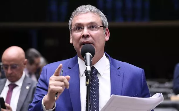 Lindbergh aciona TSE contra empresa mexicana por divulgar pesquisa eleitoral sem registro