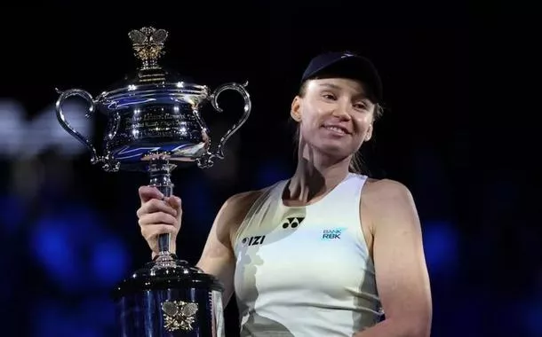 Rybakina conquista o Australian Open ao superar Sabalenka em final equilibrada