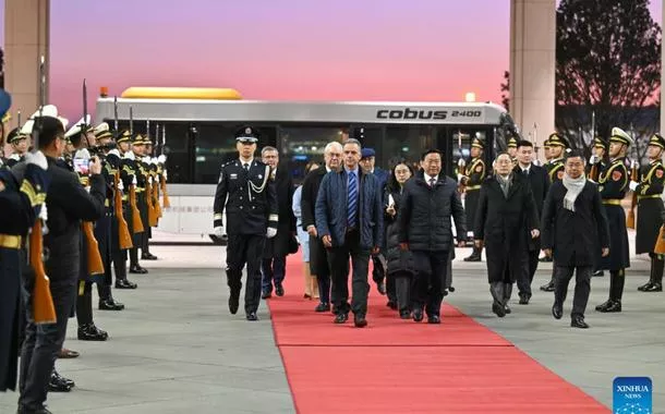 Presidente do Uruguai chega a Pequim para visita oficial à China