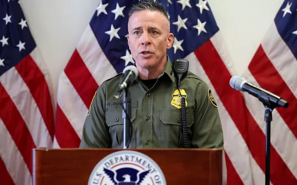 Gregory Bovino durante coletiva de imprensa