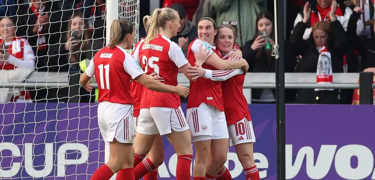Jogadoras do Arsenal comemoram gol em jogo contra o Aston Villa
18/01/2026
Action Images via Reuters/John Sibley