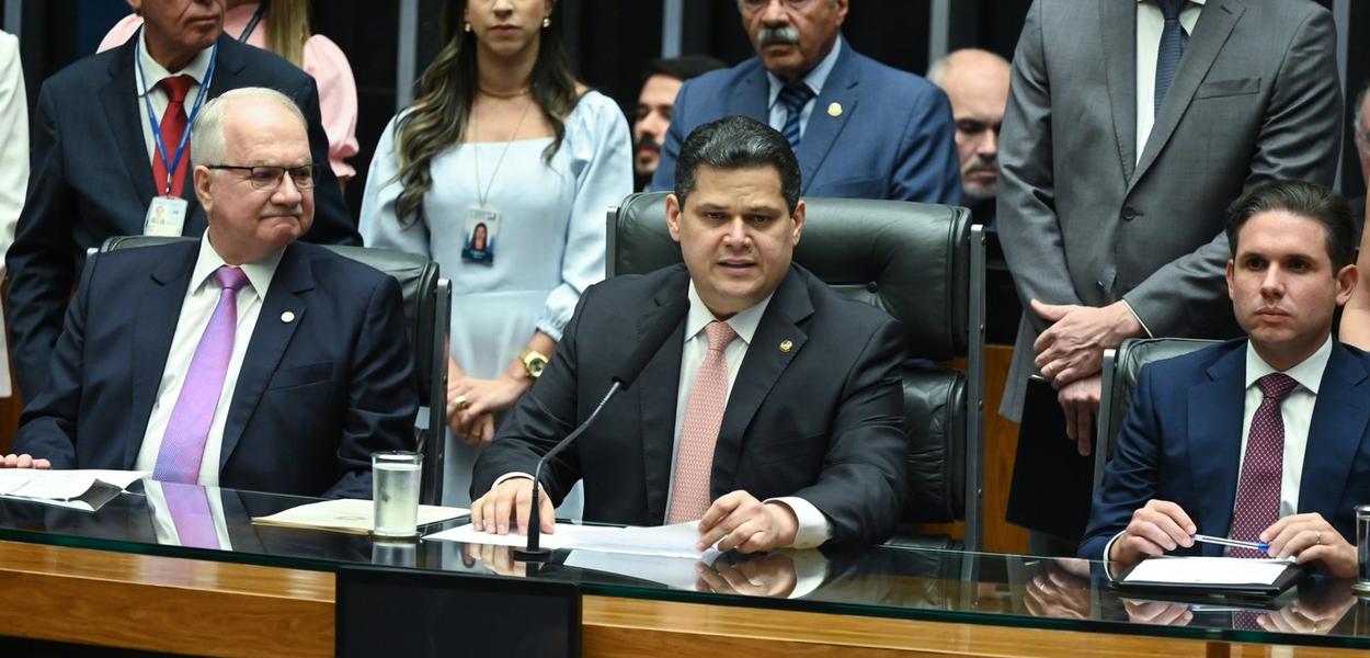 Fachin aciona Alcolumbre após relator de CPI pedir indiciamento de ministros do STF