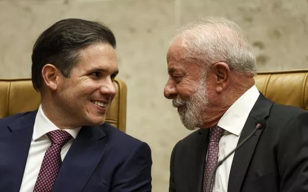 Lula faz elogios a Hugo Motta em sinal de aproximação com o centrão