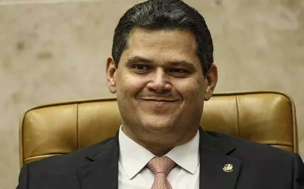 Governistas veem articulação de Alcolumbre na derrota da indicação de Messias ao STF