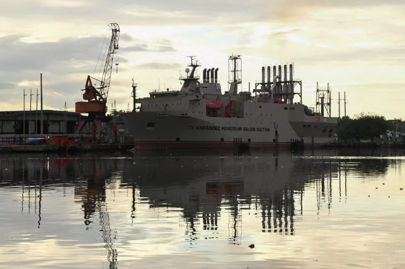 Usina flutuante está atracada na Baía de Havana, em Cuba - 12 de janeiro de 2026
