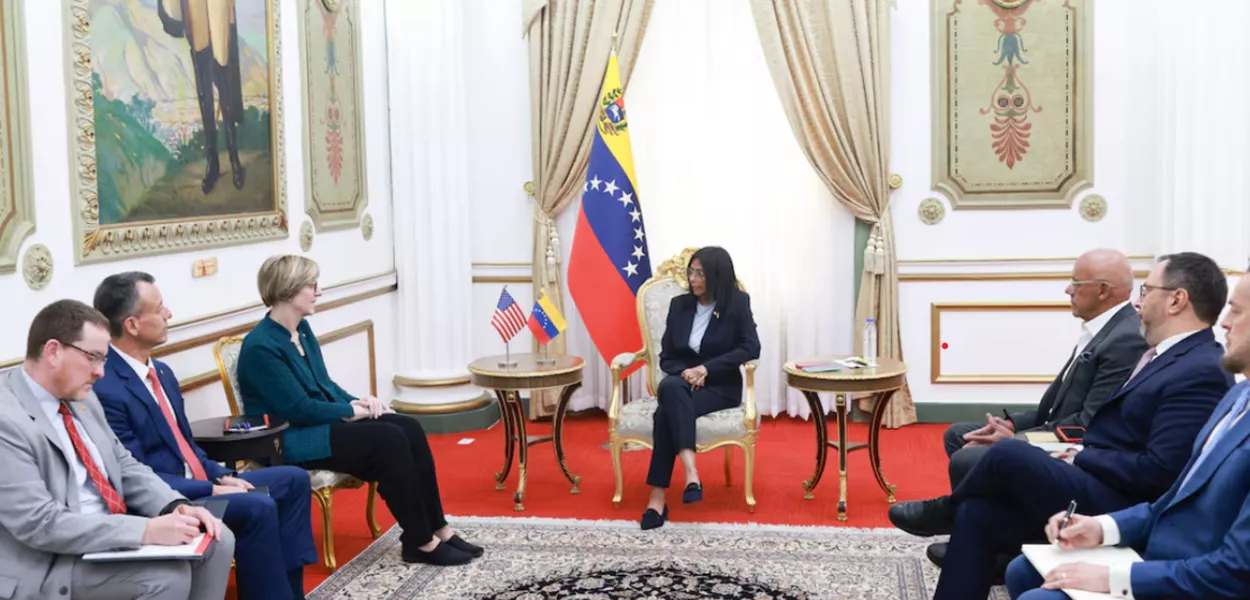 Laura Dogu é revebida em audiência por Delcy Rodríguez