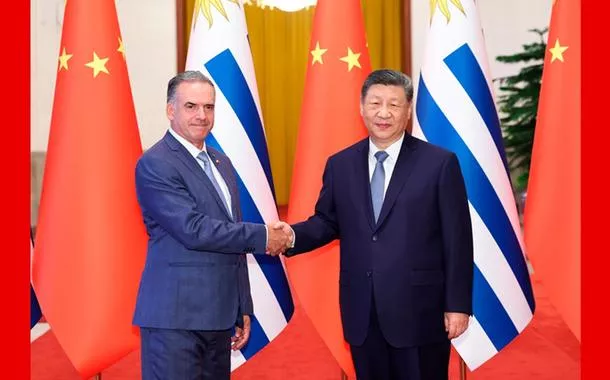 Xi Jinping recebe presidente do Uruguai em Beijing