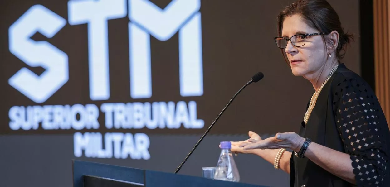 Presidenta do Superior Tribunal Militar ministra Maria Elizabeth Rocha, fala sobre o rito que o tribunal irá fazer durante o julgamento da perda dos postos e patentes de Bolsonaro, Heleno, Braga Netto e outros condenados por trama golpista. 
