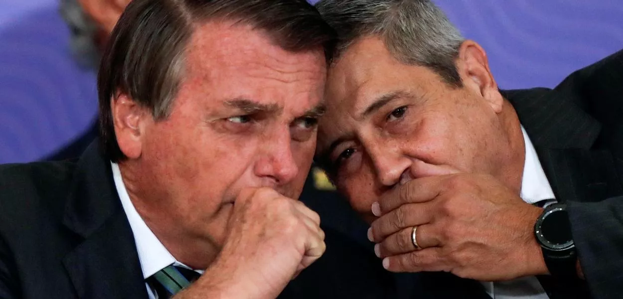 Bolsonaro e Braga Netto conversam durante cerimônia no  Palácio do Planalto em 2020
16/12/2020
REUTERS/Ueslei Marcelino