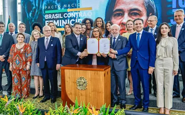 Gleisi detalha pacto ‘Todos por Todas’, de combate à violência contra as mulheres