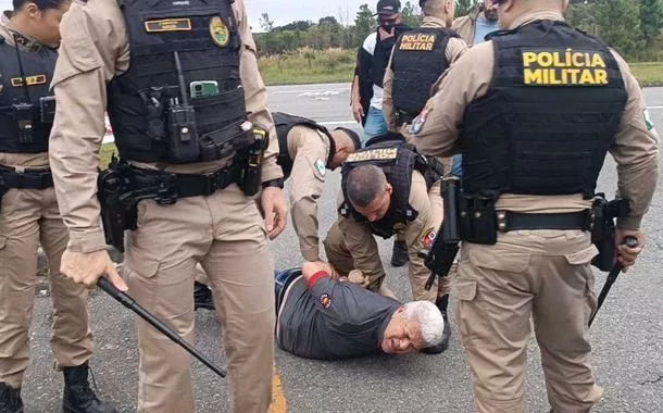 Polícia Militar agride trabalhadores em fábrica no Paraná