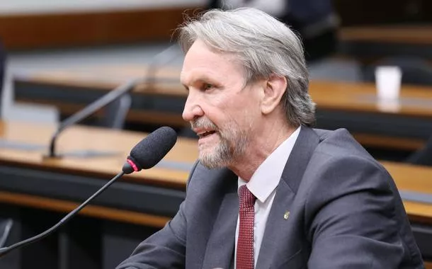 Líder do PT defende rever autonomia do Banco Central após caso Master