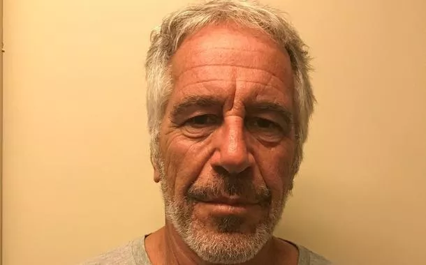 Jeffrey Epstein em registro policial 
 28/3/2017   Divulgação via REUTERS